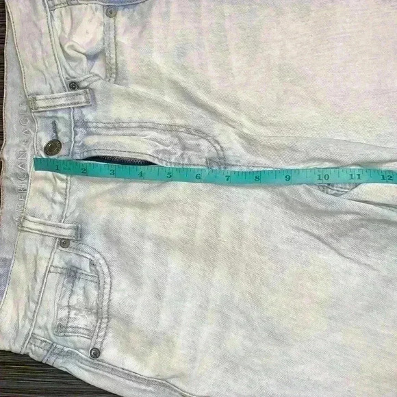 American Eagle Women's Blue Light Wash Distressed Raw Hem Mom Denim Jeans Size 0 - Picture 4 of 11